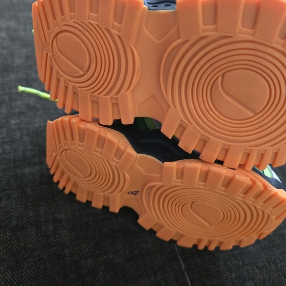 Vibrant Kids Sneakers with Neon Accents - Picture 3 of 12